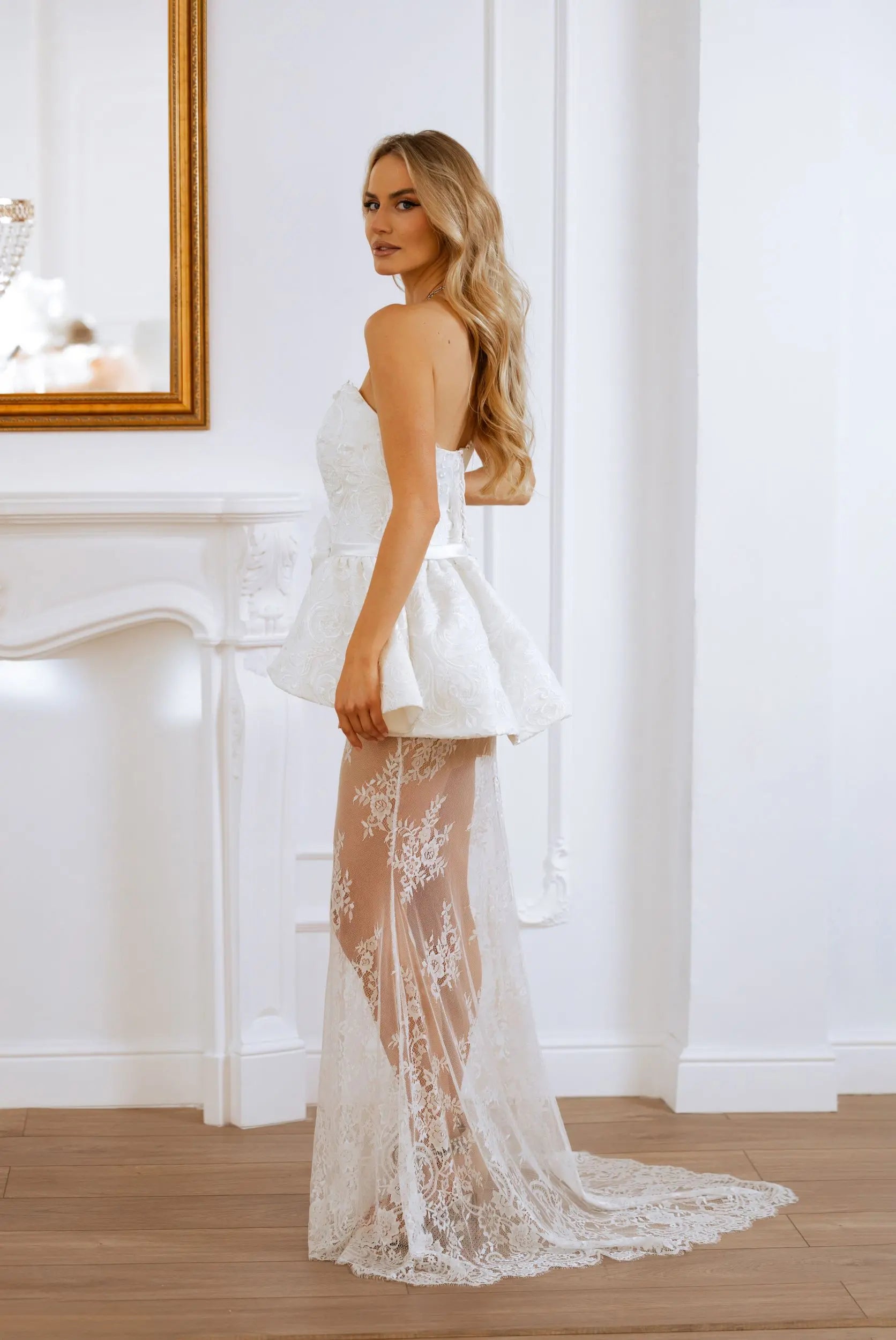 Venera suit with skirt for women